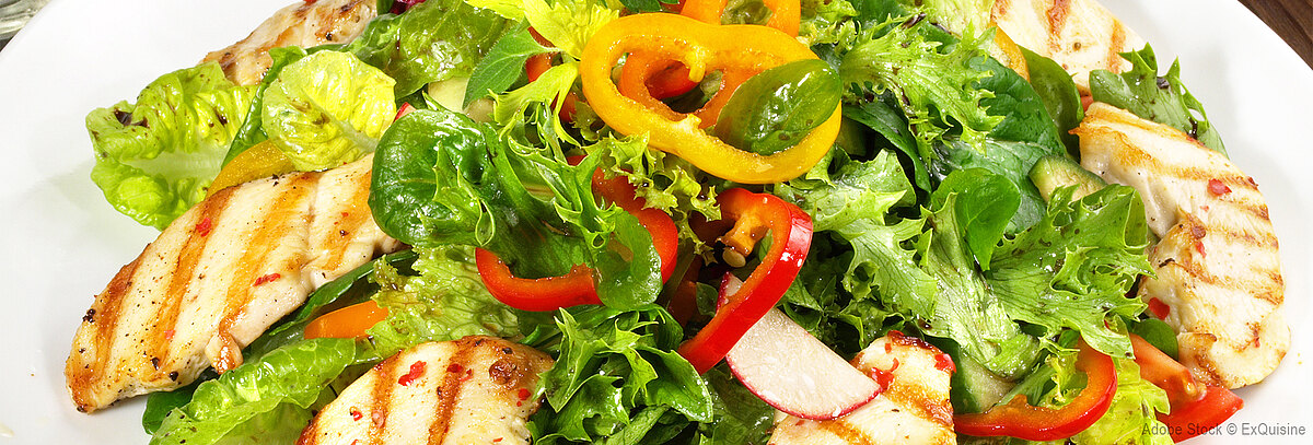 gefluegelfleisch_auf_salat_1920x650.jpg  